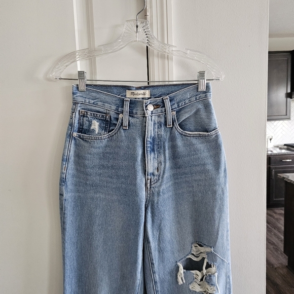 Madewell Baggy Straight Jeans in Earlhurst Wash: Ripped Edition - Picture 6 of 9